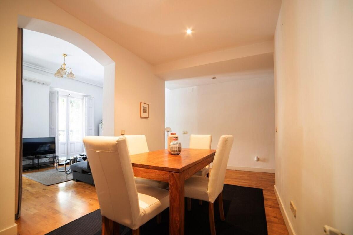 Bright Apartment In Historical City Center Madrid Exterior foto